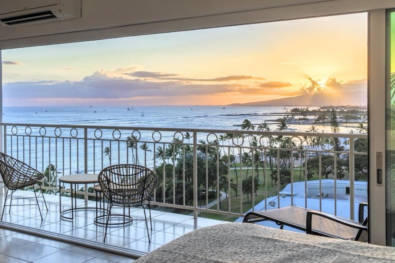 Waikiki Shore 1116 Beachfront โฮโนลูลู ภายนอก รูปภาพ